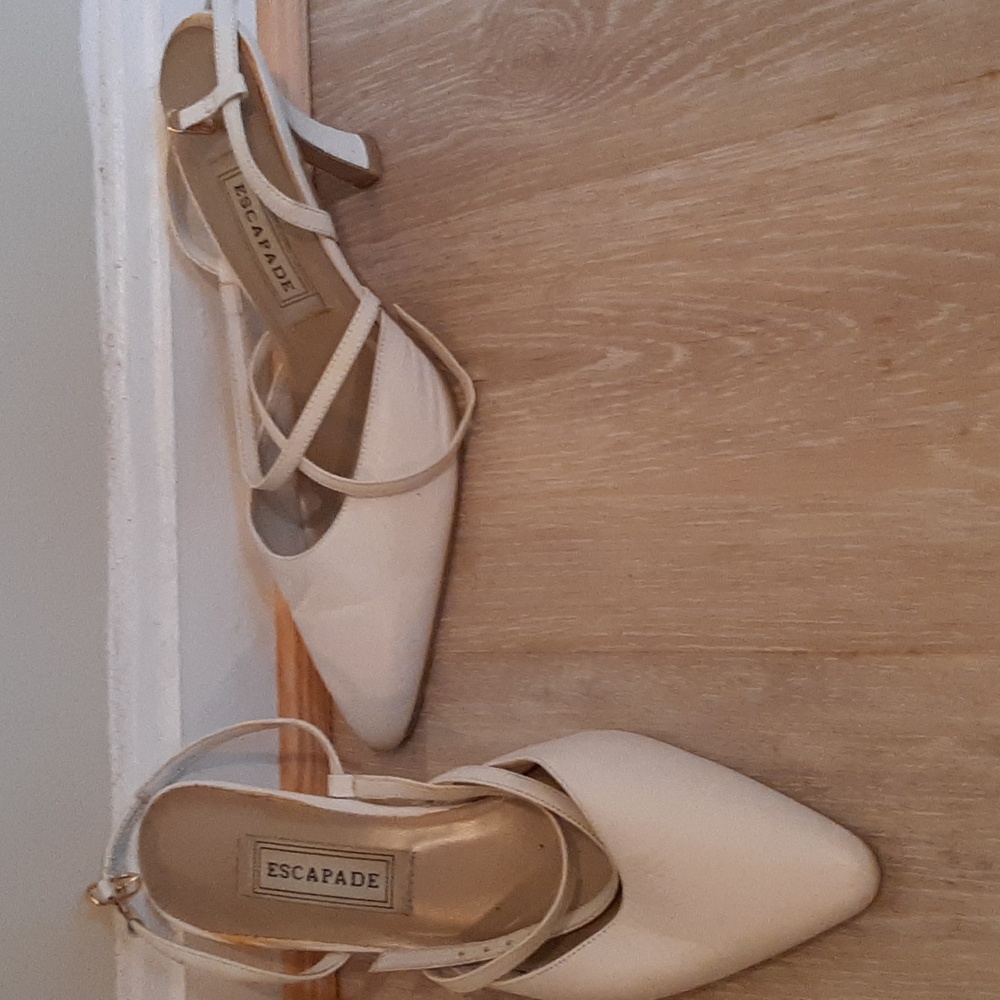 GUC Escapade white slingbacks